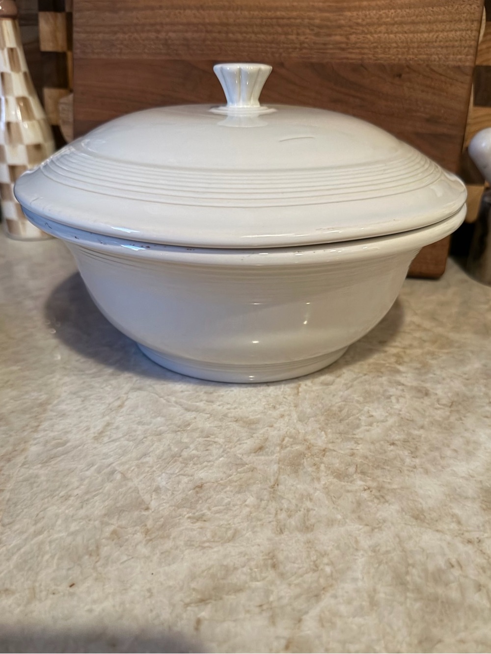 Vintage Fiesta white 2 qt round covered casserole dish